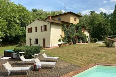Image de Villa de bon goût avec bain à bulles