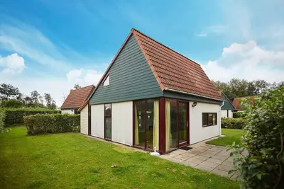 Image de Maison à Zeeland près du lac et sauna