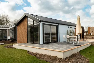 Image de Joli chalet avec lave-vaisselle, près de la Meuse