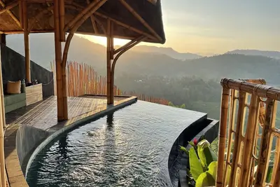 Image de Dreamy Cliffside Bamboo Villa with Pool and View