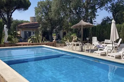 Image de Club Villamar - Découvrez la sérénité d'une villa de vacances idéale, nichée dans une urbanisatio. . .
