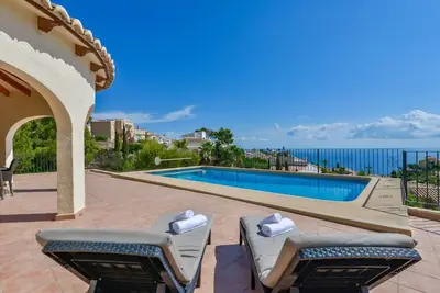 Image de Loxi, belle villa à Cumbre del Sol pour 6 pax avec piscine privée et vue sur la mer.