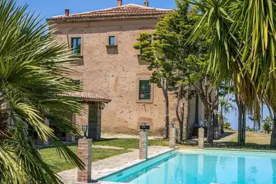 Image de Maison de Vacances à Ficarra avec Piscine