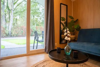Image de Cozy Tiny House avec une belle terrasse