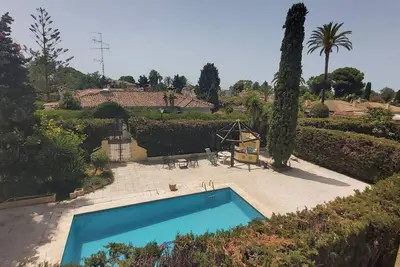 Image de Appartement en bord de mer avec piscine, parking et terrasse à Estepona