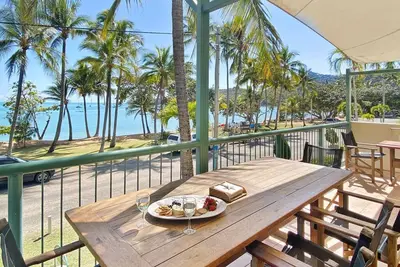 Image de Sails on Horseshoe Apartment 4 - Beachfront Apartment by the Bay
