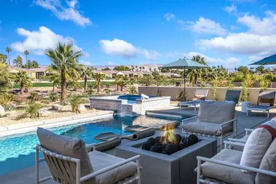 Image de Calm Palm Retreat - Contemporary resort home at Desert Princess