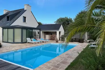 Image de Maison avec piscine chauf. sauna commerces et plages à proximité internet offert