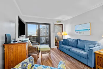 Image de Oceanfront condo with shared pool, dock, grill, private balcony, & washer/dryer