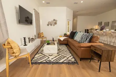 Image de New Chic Mid-Century Modern 3br Home in Central Mcallen perfect for getaway