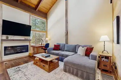 Image de Secluded mountain-view condo with balcony, close to Northstar Village