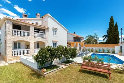 Image de Appartement de vacances pour 6 personnes env. 150 qmà Medulin, Istrie (Côte sud de l'Istrie)