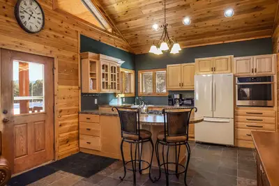 Image de Coleman Velo - Secluded Rustic Cabin