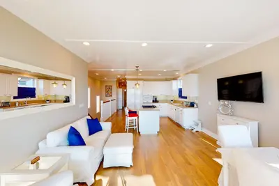 Image de Coastal-themed beachfront home with water views, grill, & beach access