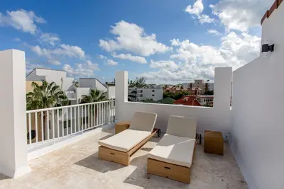 Image de Pristine Beach with Crystal-clear water for your getaway. 4br, Pool, Rooftop.
