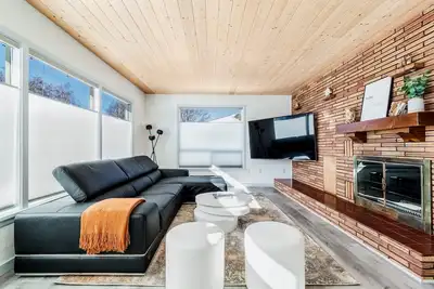 Image de Modern Home near Southside w/ Blue Mountain Views
