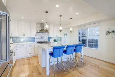 Image de 3br/3ba Home with panoramic view