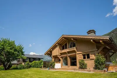 Image de Grosse Pierre · Chalet 180m2 | Cheminée | Jacuzzi | Vue | Taconnaz