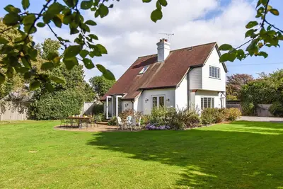Sea Way by inspirestays. com - a cottage that sleeps 8 guests in 4 bedrooms