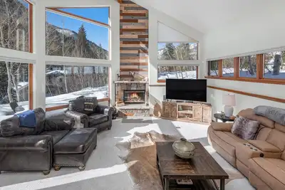 Image de New! East Vail Home | Vail Village On Bus Loop | 4 Masters | Views!