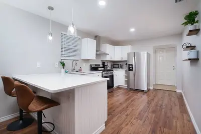 Image de Fully Remodeled Home From Top to Bottom Styled for Comfort!