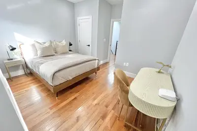 Image de Gorgeous New Townhouse minutes Nyc*3baths*Parking* Fast Wifi