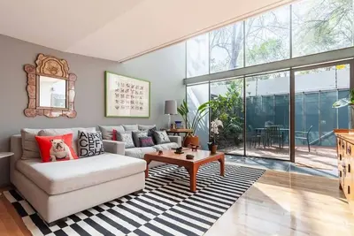 Image de Contemporary townhouse with plenty of light