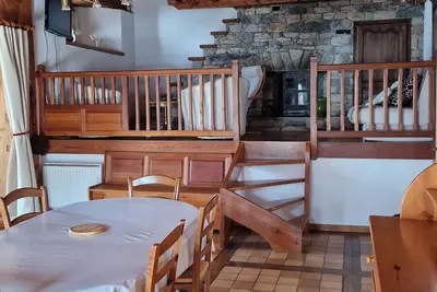 Image de Appartement authentique dans chalet traditionnel.