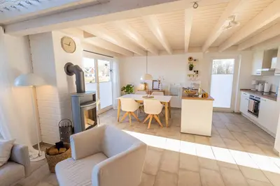 Newly built vacation home with many highlights (sauna, fireplace and first lake location)