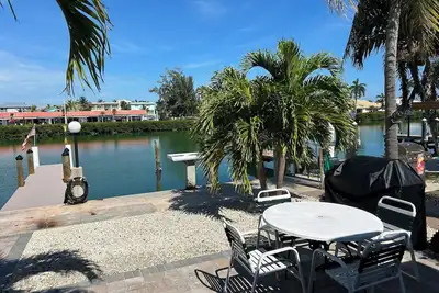 Image de Keys Hideaway - Canal/Dock - Cabana Club - Pickleball - Remodeled 2/2 Villa