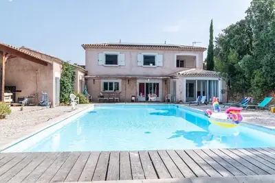 Image de La Maison Noz, bastide 250m² avec grande piscine. Charming country house, pool,
