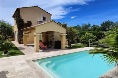 Image de Paradis En Provence Promos Superbe Villa piscine/climatisation/calme