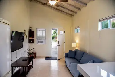 close to the city, supermarkets, beaches & views of the city when you're outside