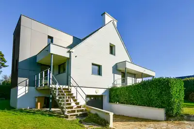 Image de Recently refurbished villa with sea views, closed garden and 80 m from beach.