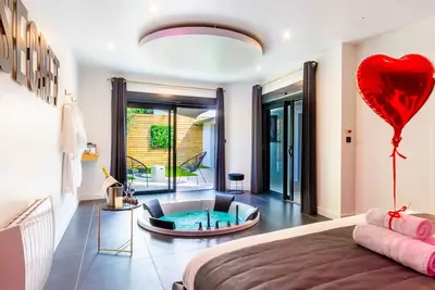 Image de ❤️ Le Secret - Private Jacuzzi - Romantic night in Nantes