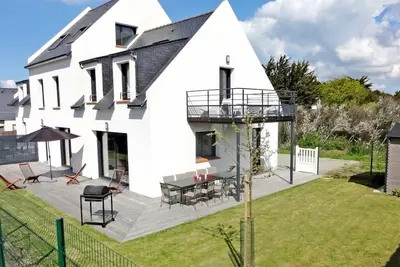 Image de Kerpi, Maison récente avec de Tres Beaux Volumes, à 3 minutes à Pied de la plage