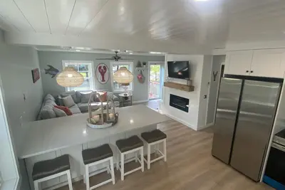 Image de 4br2ba home with central Ac, sleeps 12, 1. 5 miles to beach! ! Beach Pass!