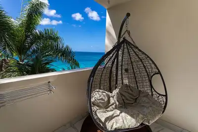 Image de Modern Sea View Renovated Studio Hip Strip