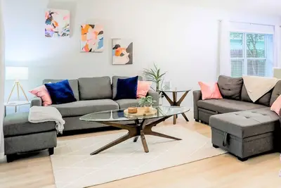 Stewart Sanctuary- 3br modern private house, 5 min to downtown!