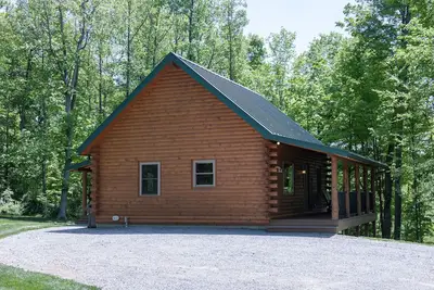 Image de Cozy Bear at Tranquil Acres