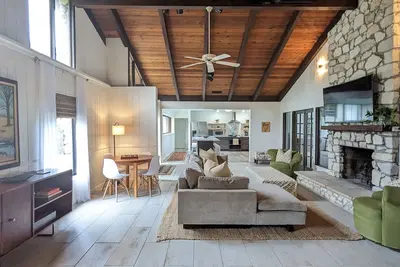 Image de Private Paradise- Updated Mid-Century Home near Srq Airport