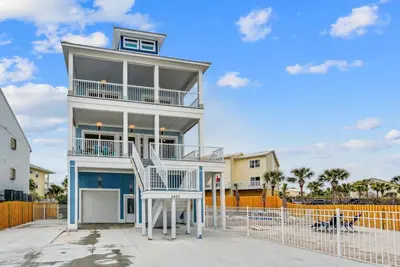Image de Captain's Cove: Beautiful 4 bedroom, 4. 5 bath home on the Sound w/ Elevator, Heated Private Pool