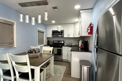 Image de Ocean Block, 5 Mins Walk to Beach, Private Parking, Central Air, 4 Beach Badges