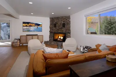Image de Hidden Gem, Hot tub, Garage, Amazing Views!
