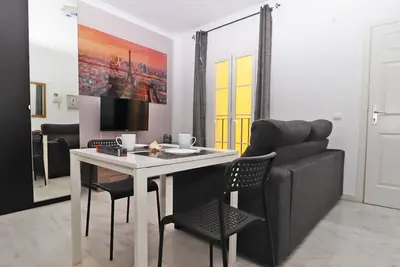 Image de Appartement Central et Calme à Malaga - 1 Chambre, Wi-Fi, Clim, Proche Musées et Restaurants