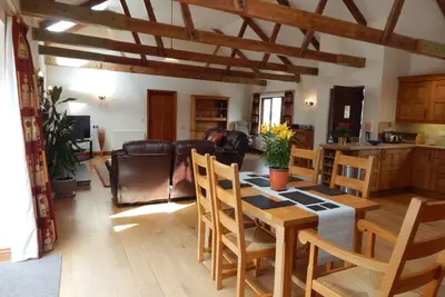 Image de Stunning quality barn conversion, heated swimming pool, hot tub