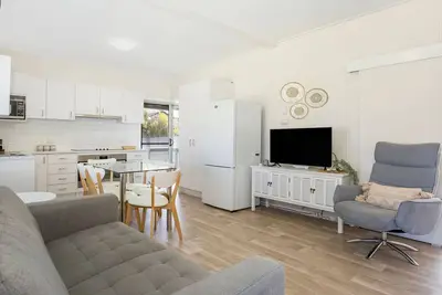 Image de Idle Hours - Pet Friendly - 5 Mins Walk to Beach