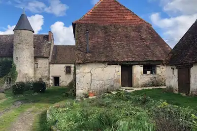 Image de Contemporary Barn Conversion by a Medieval Chateau