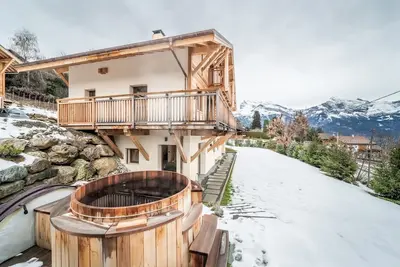 Image de Arande-Modern chalet with hot tub in Saint-Gervais