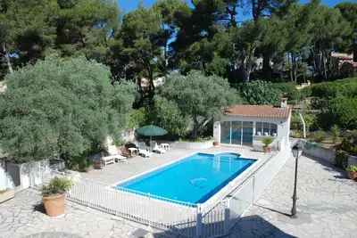 Villa with Pool in Portissol / La Cride quiet area